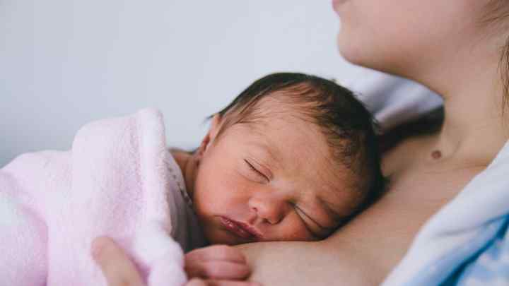 Як розбудити новонародженого