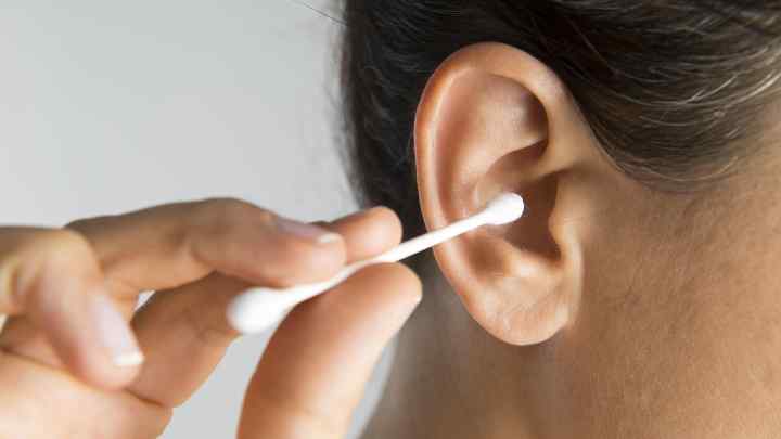 Чи можна чистити вуха перекисом водню дітям