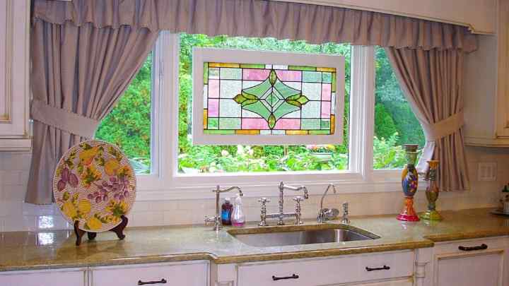 Як прикрасити вікно в кухні