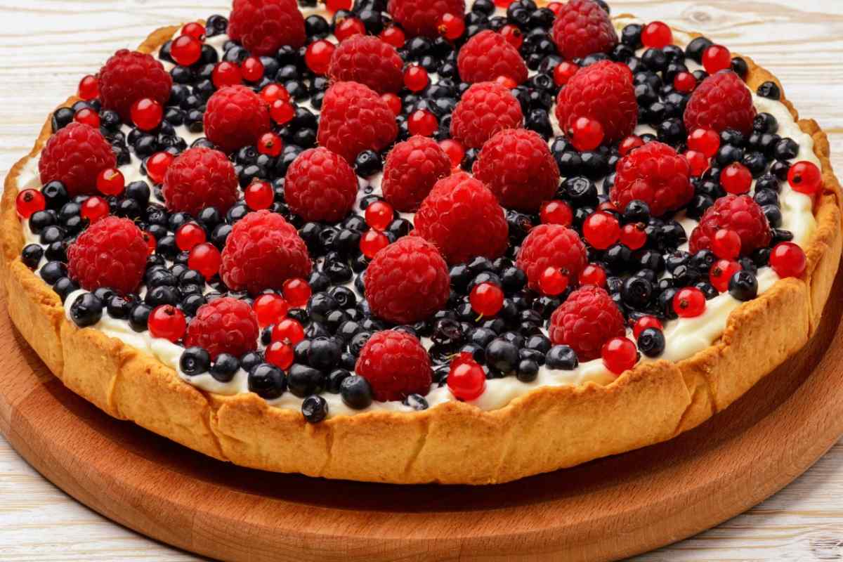 Відкритий пиріг з ягодами