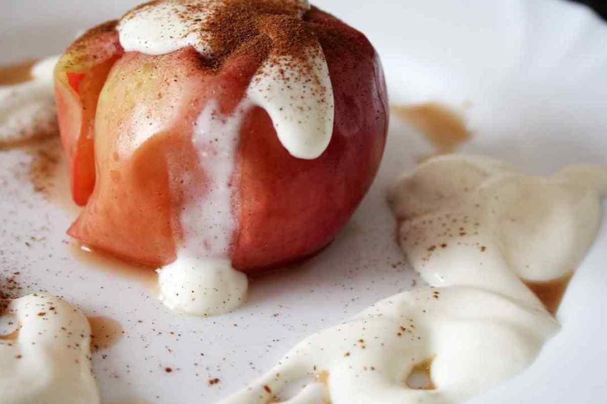 Як приготувати десерт з яблуками і ягодами