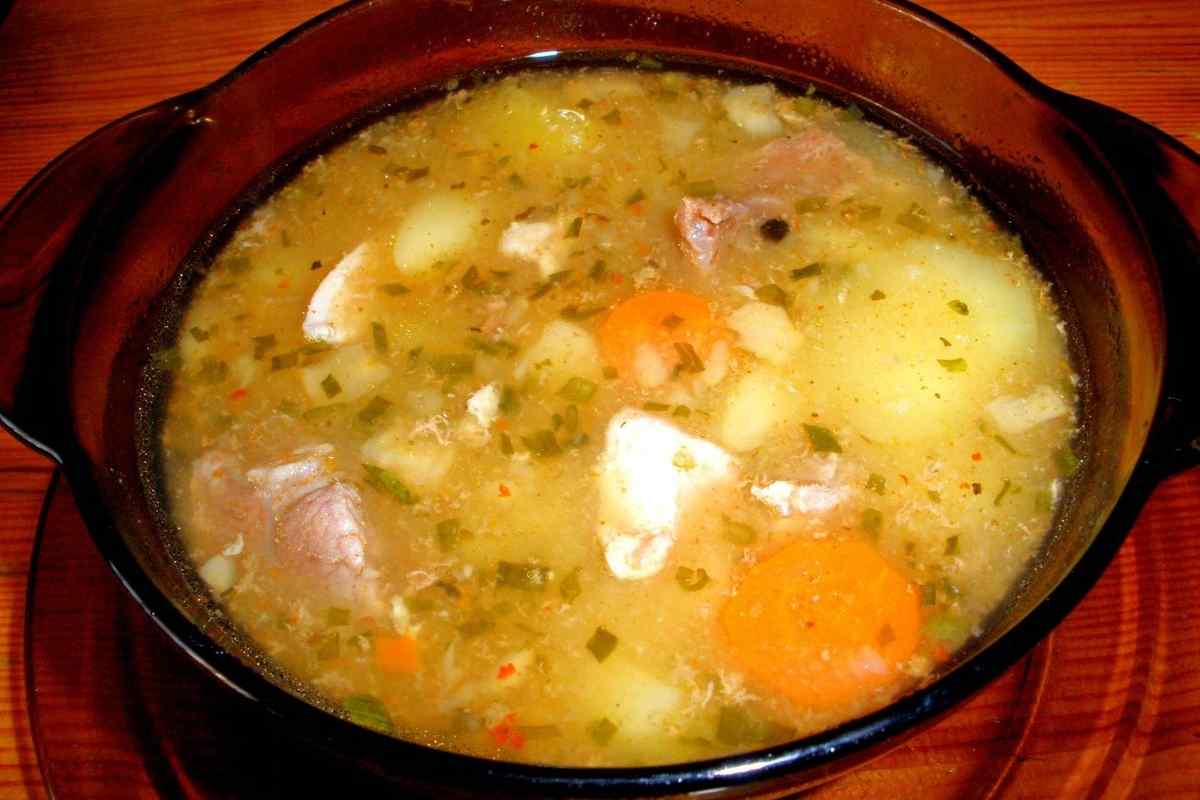 Який смачний суп можна приготувати дуже швидко