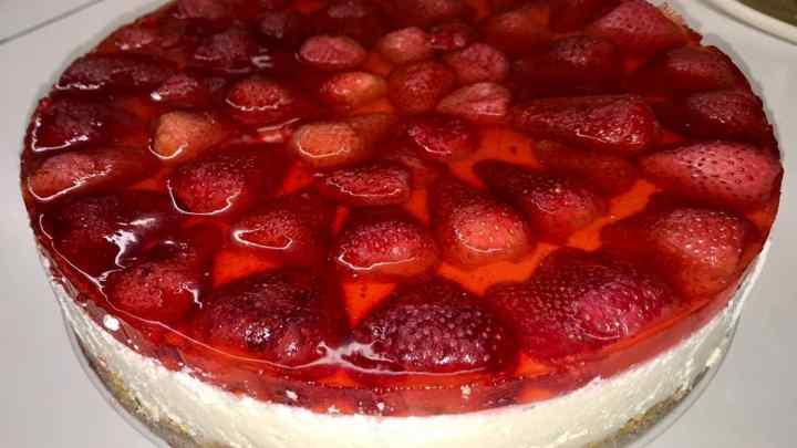 Творожний торт з ягодами