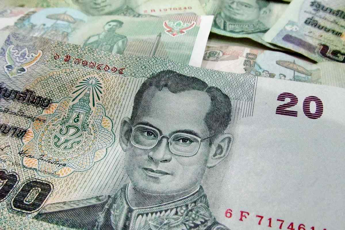 Як переказати гроші в Таїланд