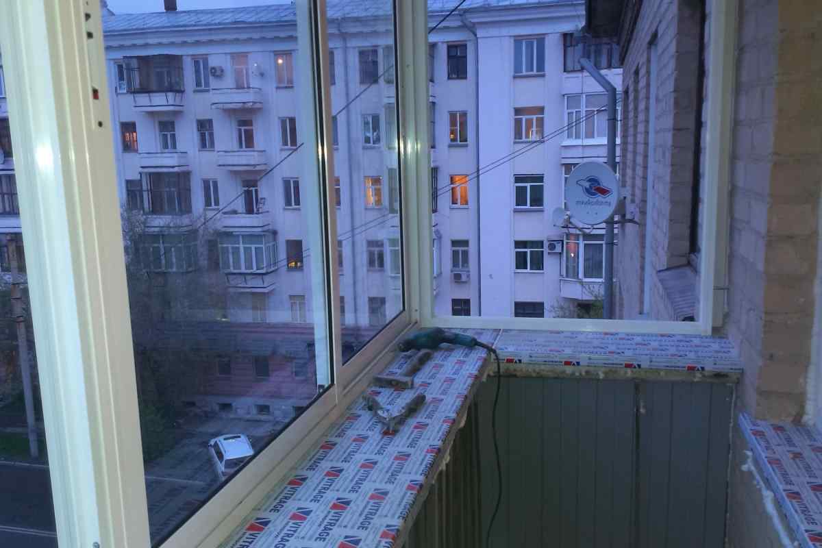 Як зробити скління балкона