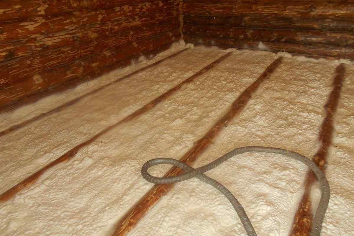 Як утеплити дерев 'яну підлогу в приватному будинку