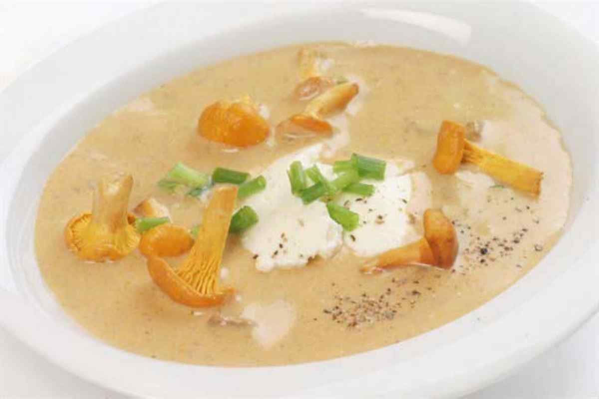 Як приготувати суп з лисичками і сиром