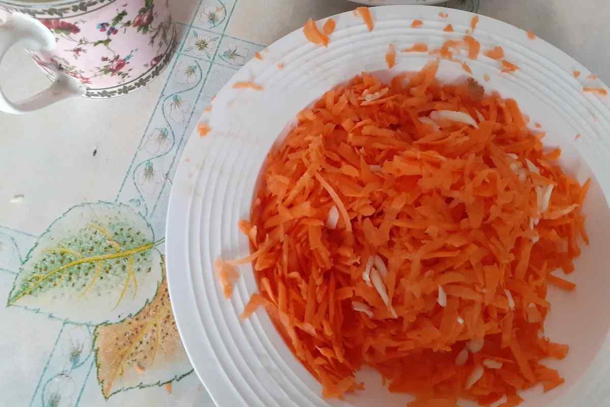 Який найсмачніший салат з вареної моркви