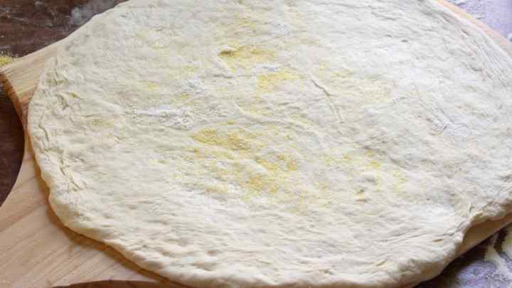 Як приготувати найпростіше і найтонше тісто для піци