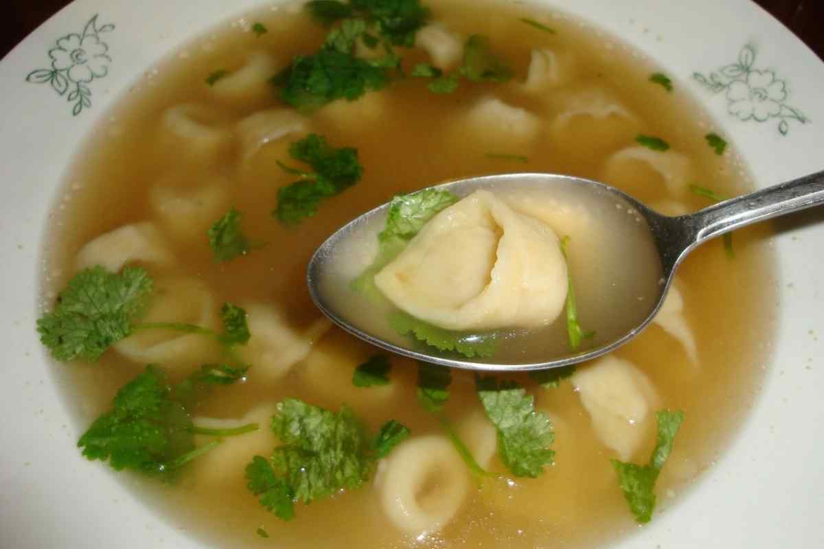 Як приготувати овочевий суп з пельменями