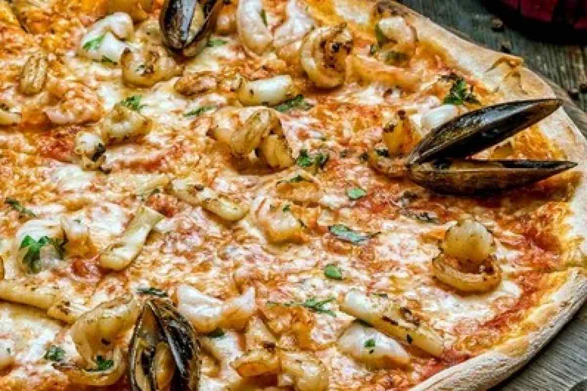 Піца з морепродуктами - страва італійської кухні