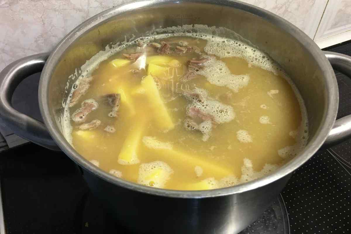 Як просто приготувати суп на м 'ясному бульйоні