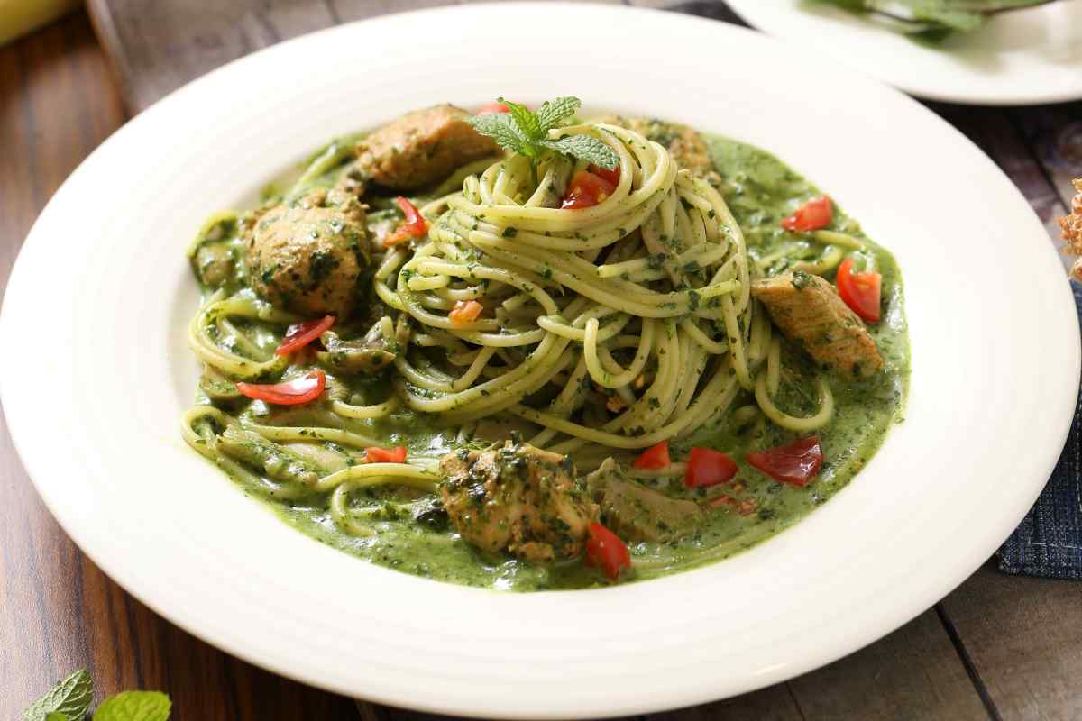 Страви італійської кухні: спагеті з соусом песто