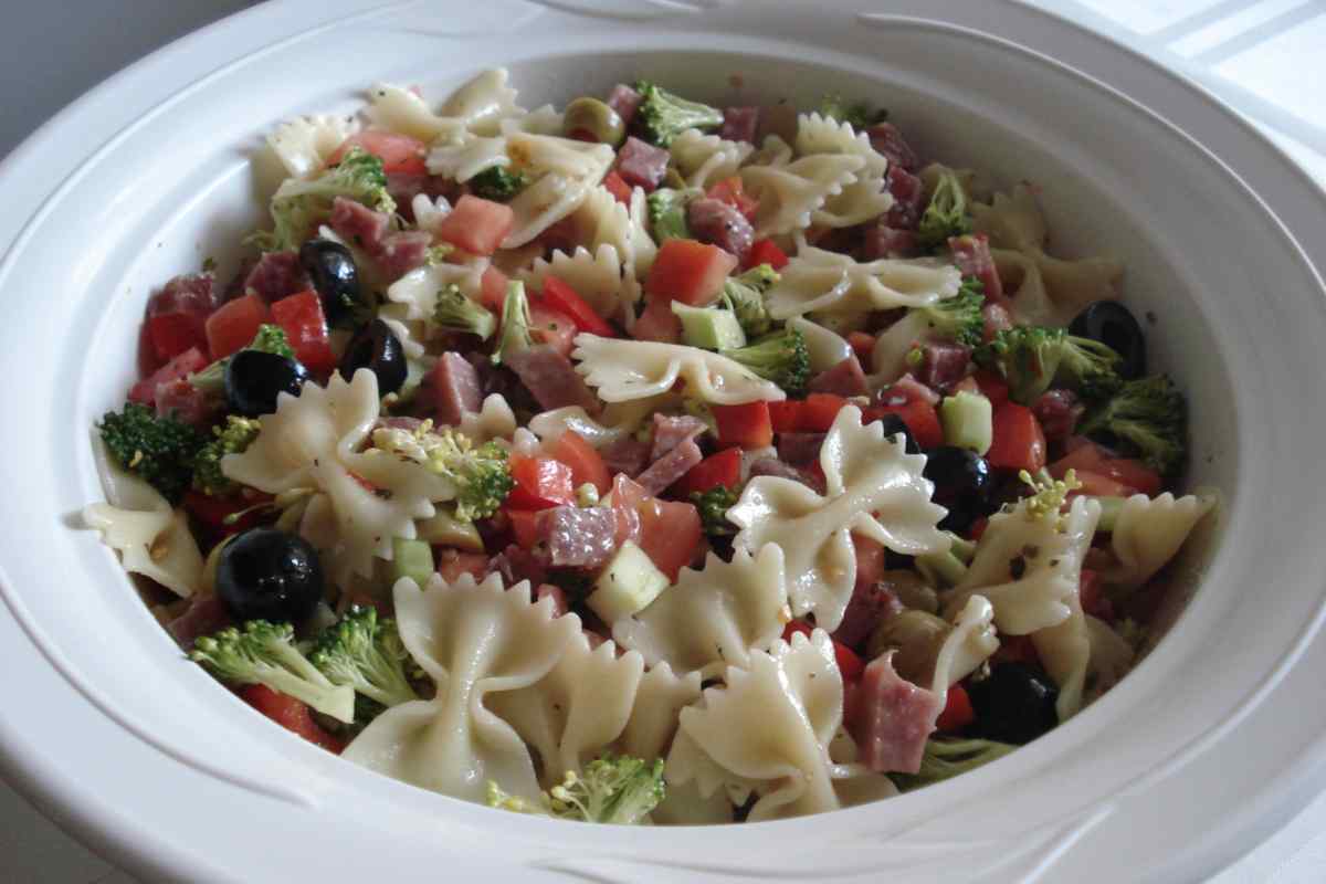 Як приготувати італійський салат з пастою