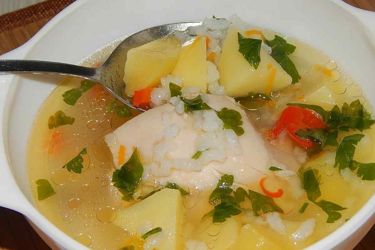 Пікантний суп з рисовою локшиною