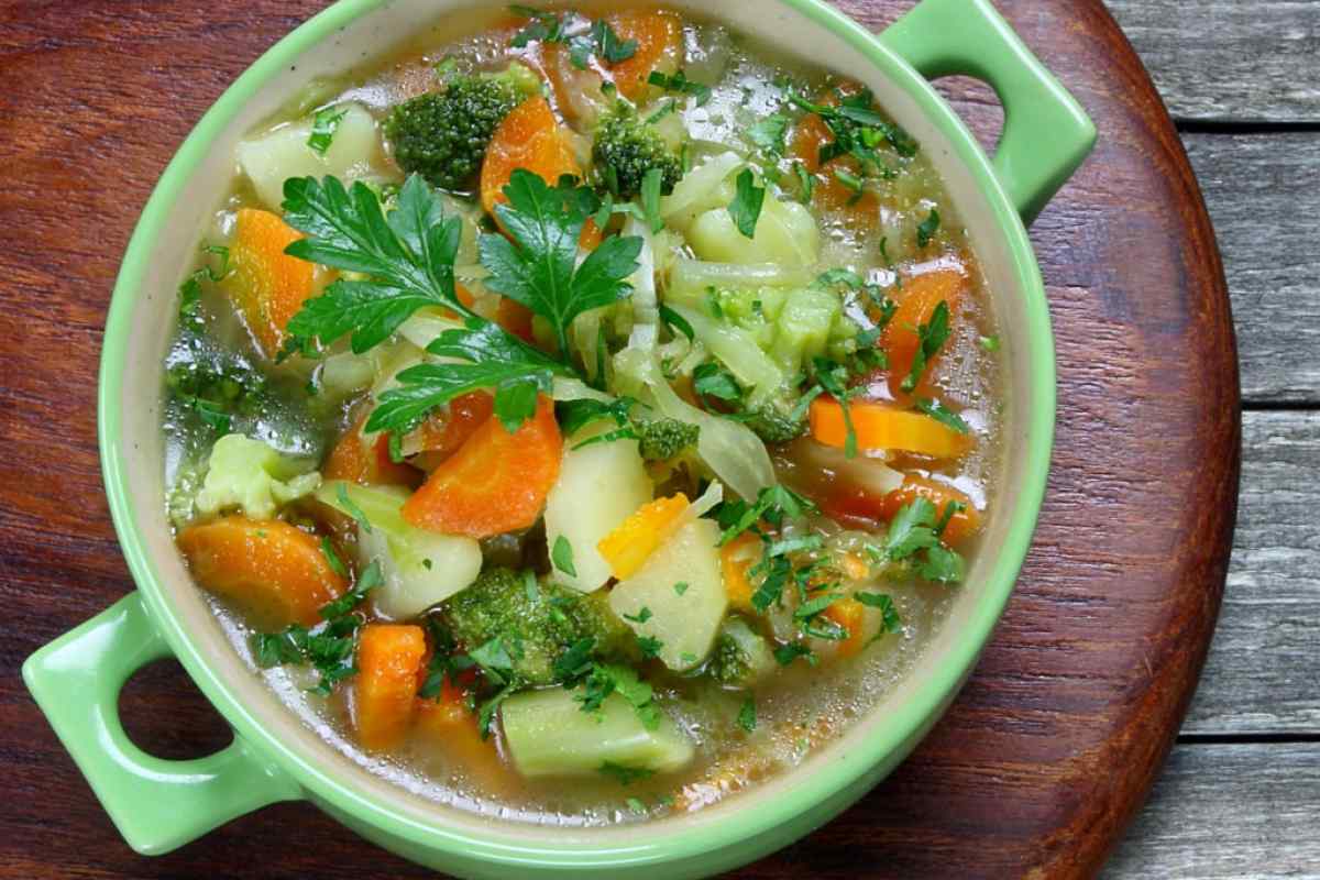 Як приготувати легкий дієтичний овочевий суп