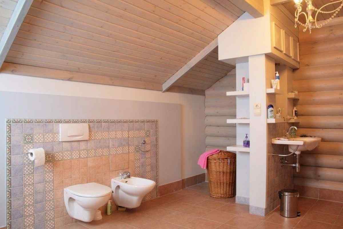 Як зробити ванну кімнату в дерев 'яному будинку