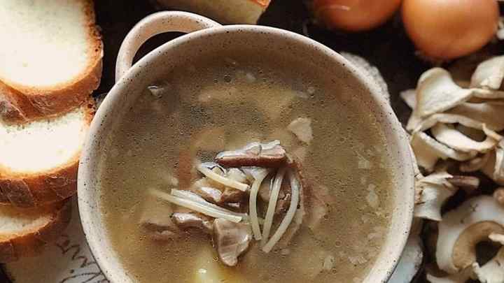 Як приготувати лапшичний суп з грибами