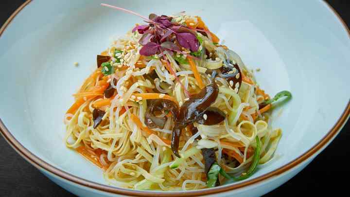 Рецепти салатів з китайської локшини