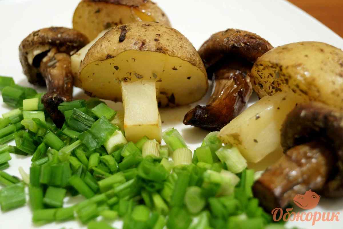 Як запекти картоплю з грибами