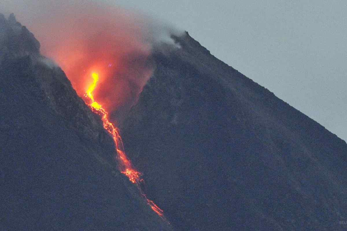 Чому відбуваються виверження вулканів