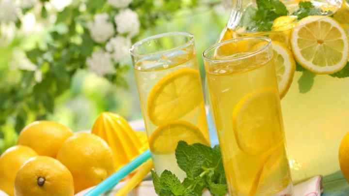 Як приготувати фруктовий лід і лимонад за одним рецептом