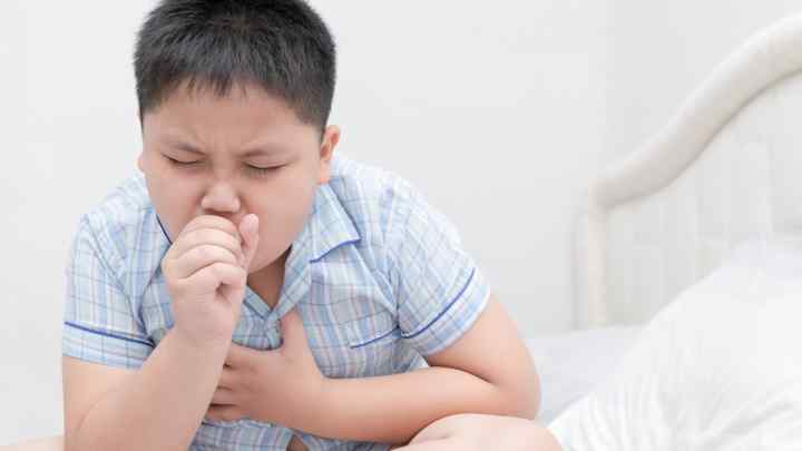 Як заспокоїти кашель у дитини
