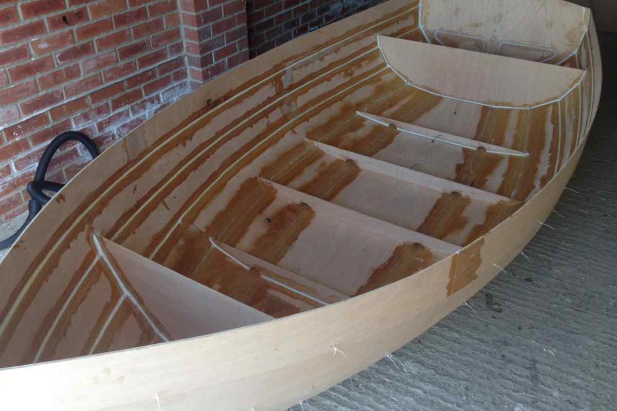 Як побудувати дерев 'яний човен