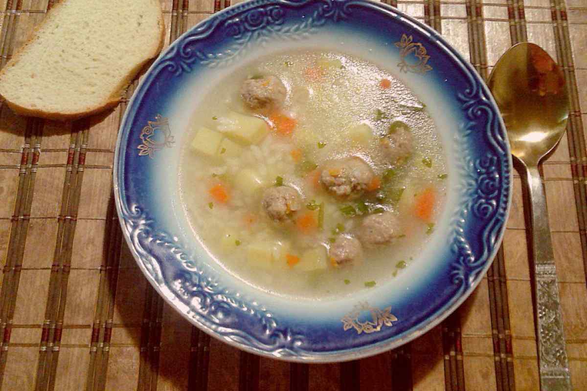 Рисовий суп з фрикадельками