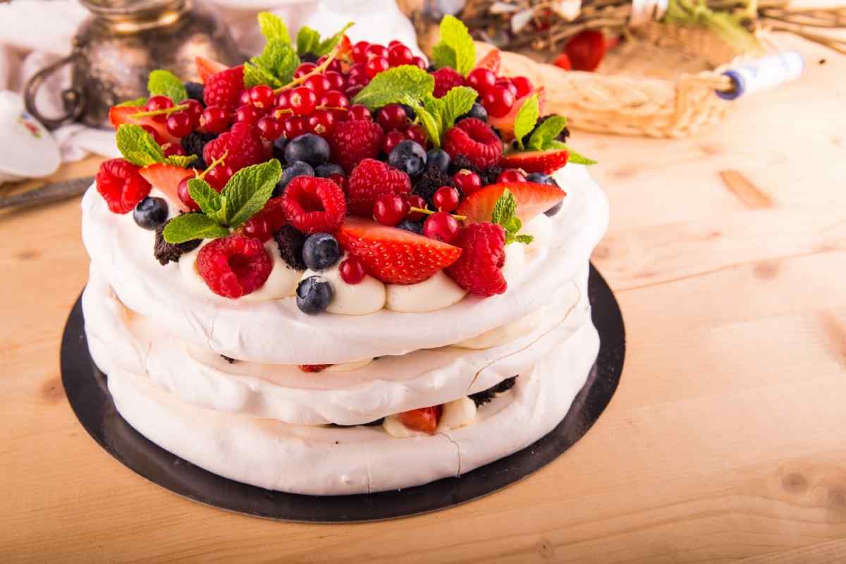 Як приготувати мініатюрні торти "" Павлова "" з фруктами