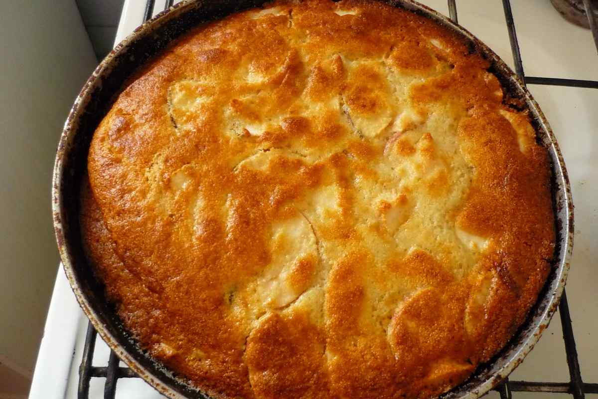 Як приготувати яблучний пиріг на кефірі