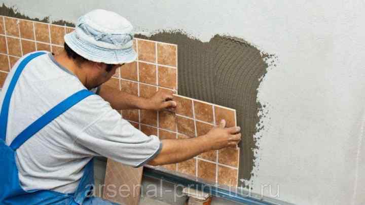 Як класти керамічну плитку на стіни