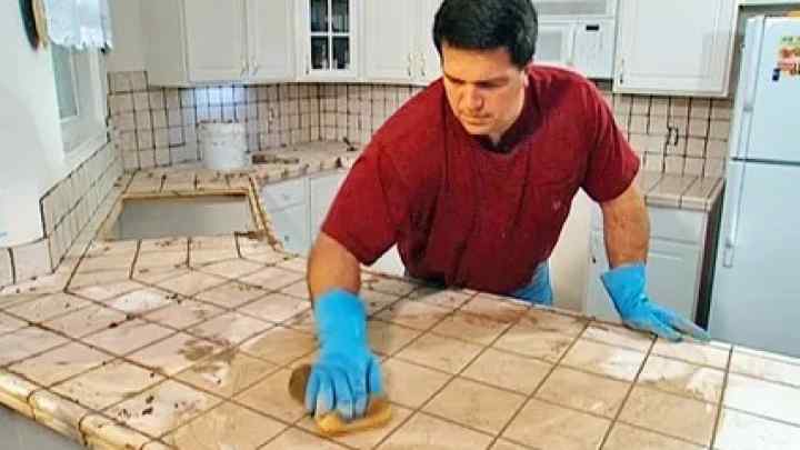 Як клеїти плитку в кухні