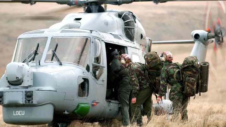 Британська армія вирішила відмовитися від найшвидшого вертольота у світі - легендарного Westland Lynx