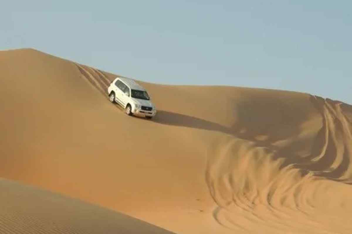 Корабель пустелі: перший позашляховик з ОАЕ, який створили для поїздок по пісках