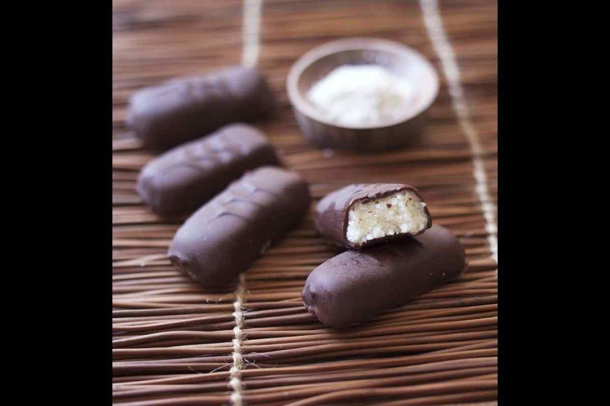 Як приготувати кокосово-горіхові цукерки в темному шоколаді