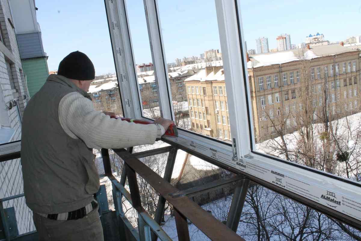 Як прилаштувати балкон до дому