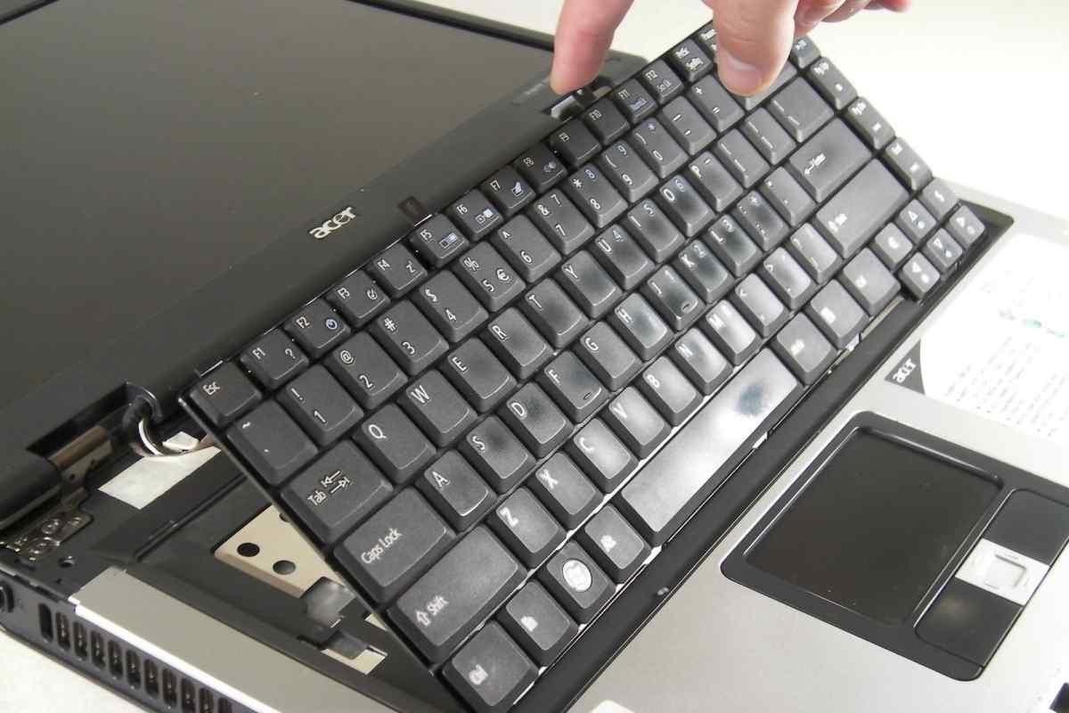 Як промити клавіатуру ноутбука