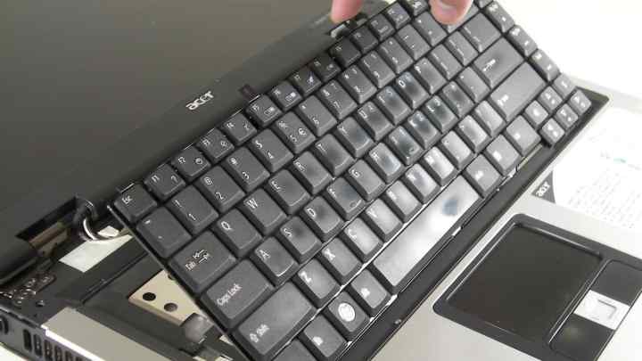Як промити клавіатуру ноутбука
