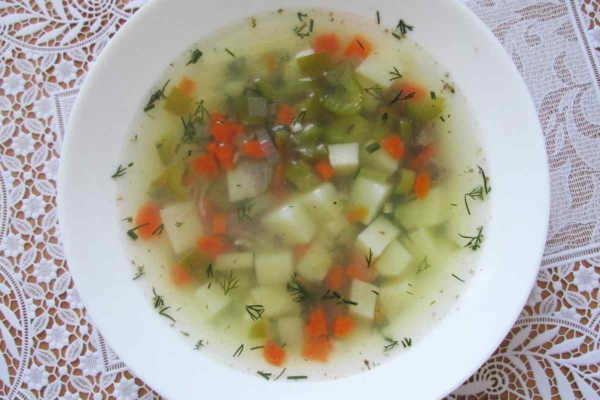 Літній суп з овочами
