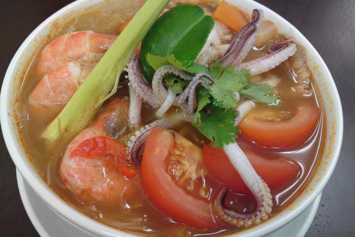 Гостро-кислий суп "" Tom Yam "