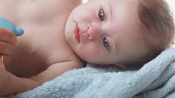 Нежить у новонародженого: як допомогти дихати малюкові