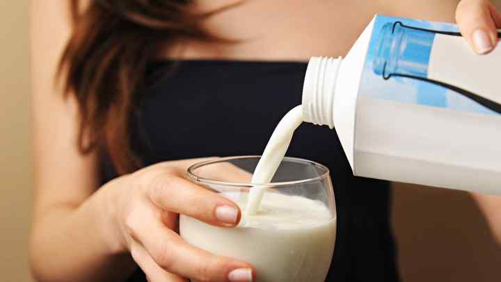 Як вводити молоко