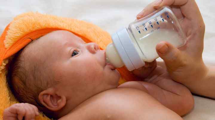 Як правильно годувати новонародженого до 1 року
