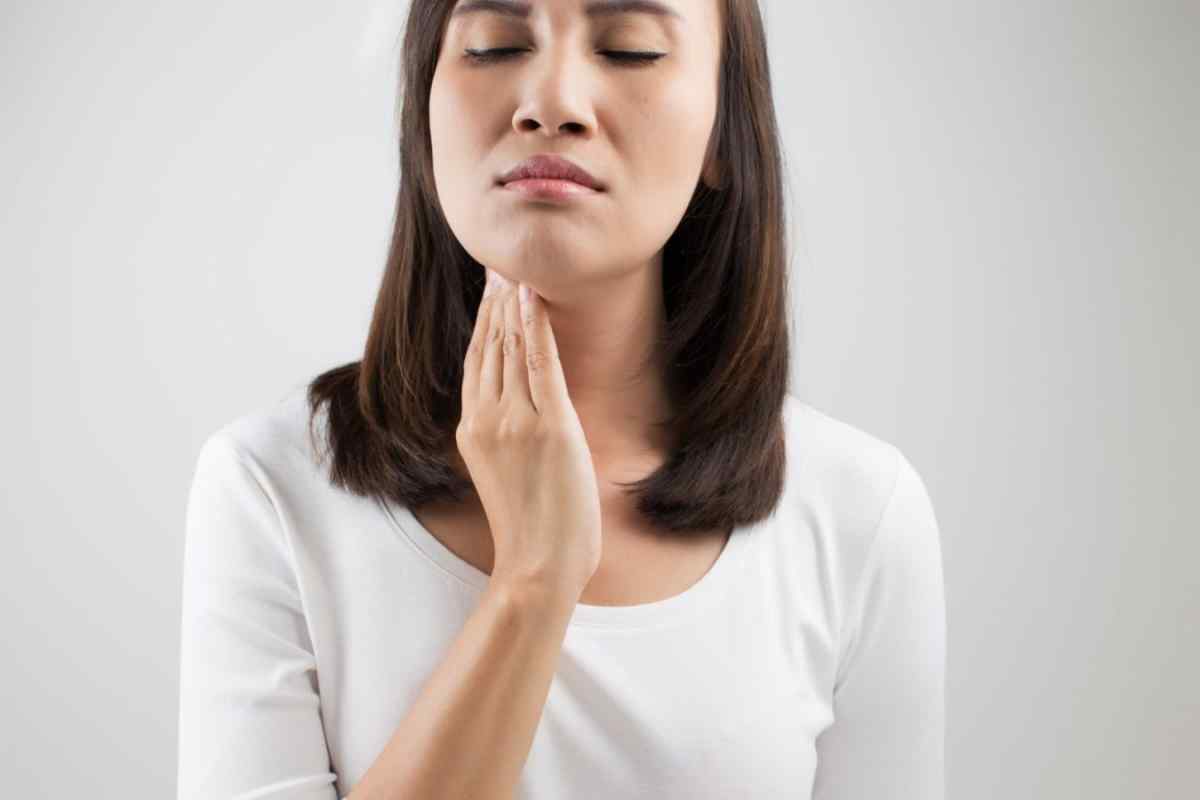 Болі у вухах і горлі: причини, симптоми, діагноз, лікування