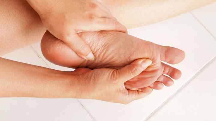 Опрілість між пальцями ніг: причини, симптоми та особливості лікування