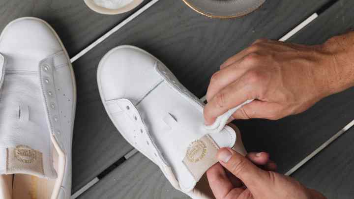 Як відбілити білі кросівки в домашніх умовах? Корисні поради