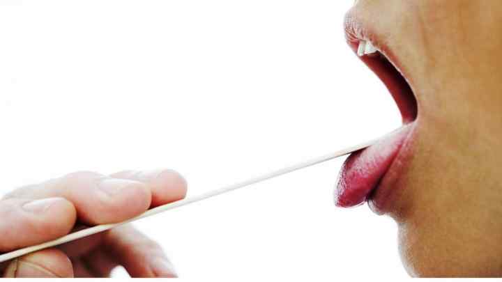 Соплі в горлі: як позбутися, які препарати ефективні в лікуванні?