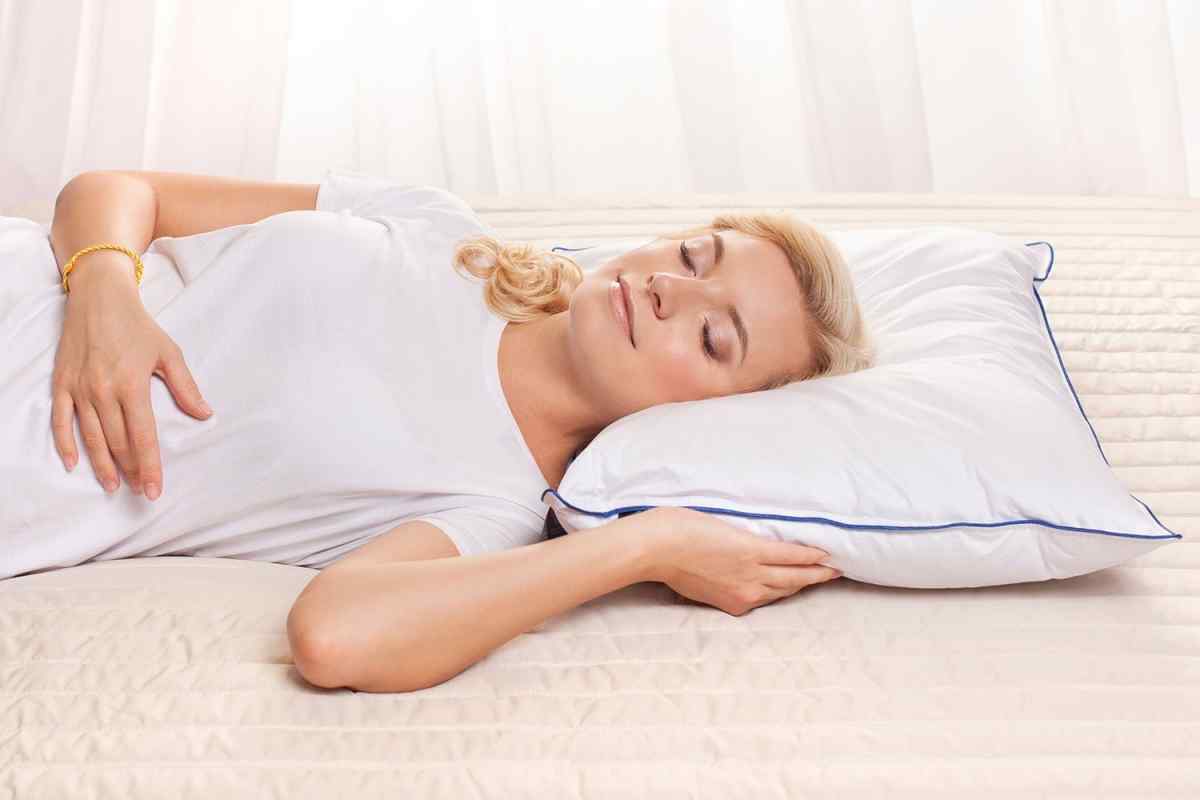 Чи корисно спати на підлозі? Корисні поради для здорового сну