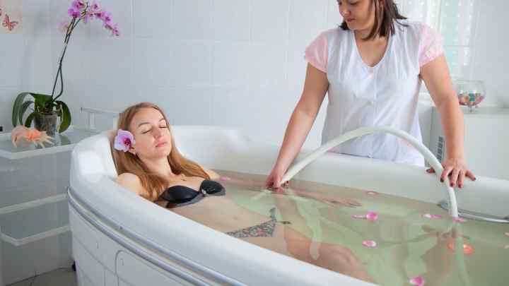 Як проводиться підводний душ-масаж?